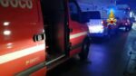 A fuoco il tetto. Donna ferita in via Morimondo (Video)