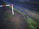 Bici sul canale. Si cerca un uomo in acqua