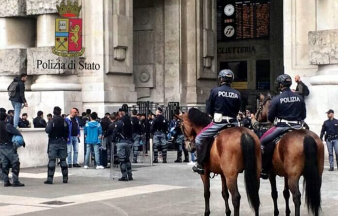 stazione centrale. Blitz in Stazione centrale Milano. Arriva anche la polizia a cavallo - 02/05/2017