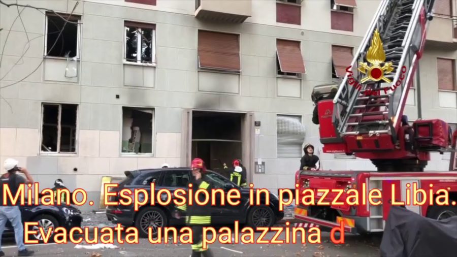 Terribile esplosione in piazzale Libia. Evacuata una palazzina. Foto e video