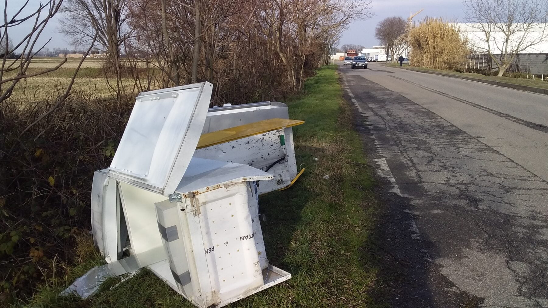 discarica. Discarica a cielo aperto. Trezzano sul Naviglio - 27/12/2020