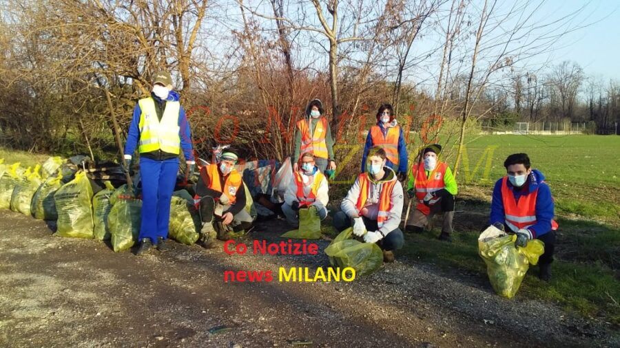 I volontari di “Strade Pulite” a Pogliano. A sporcare persino associazioni