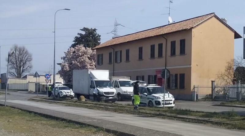 . Tamponamento tra un furgone e un mezzo della nettezza urbana. Corbetta - 25/03/2021