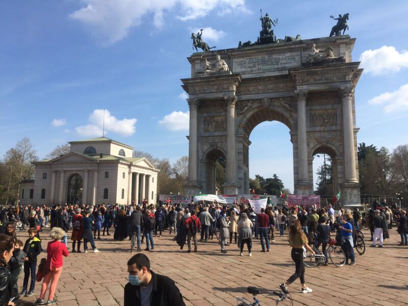 I free Vax al raduno di No paura Day ieri a Milano (di Rosalba Fragapane)