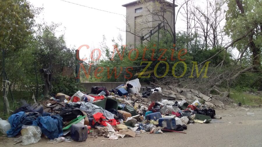 La discarica a lato del Parco del Centenario.  Trezzano