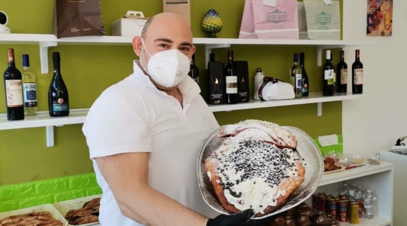 . "Il tempio del cannolo": il Gigante e quello dedicato alle mamme. Corbetta - 06/05/2021