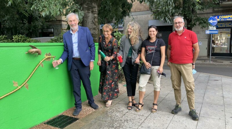 eleonora firenze,ape. Rho, l'artista Eleonora Firenze dà vita a “Prua Verde” con un’ape bronzea - 27/07/2021