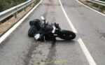 Incidente a Sedriano. Cade dalla moto