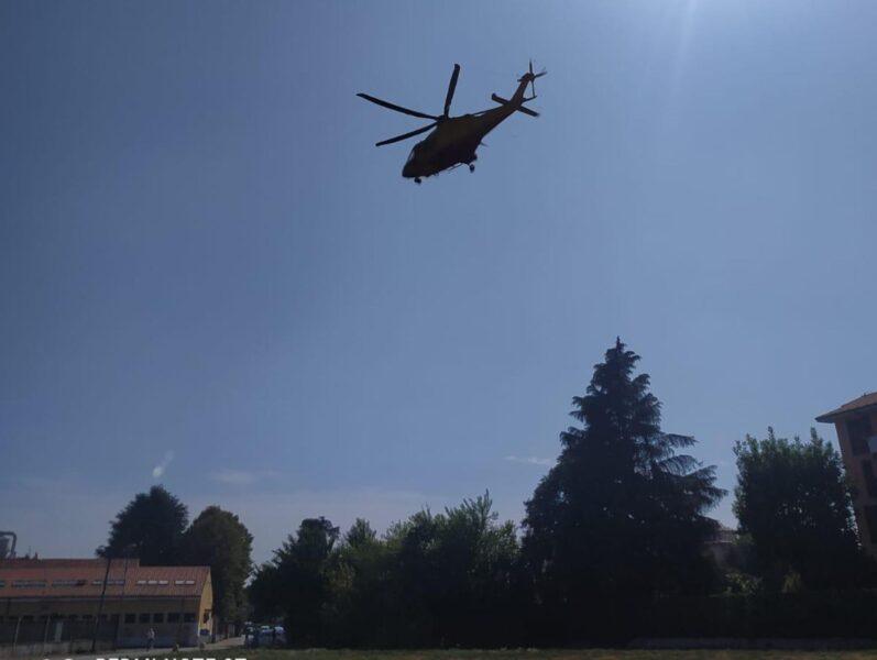 Cade dalla bici arriva l’elisoccorso. Gaggiano