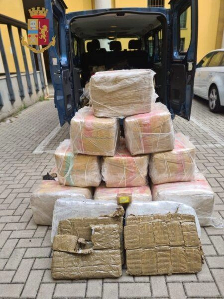 Beccato con 450kg di hashish. Vimercate