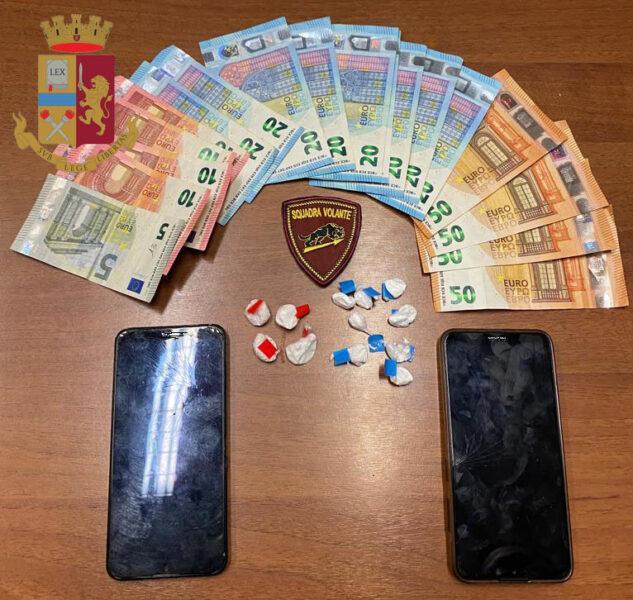 Comasina. Vede i poliziotti, butta tutto e scappa in bicicletta