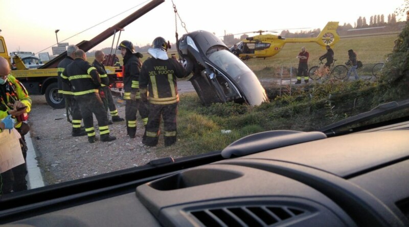 . Incidente a Gaggiano. Un'auto nel fosso (video) - 16/10/2021