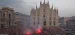 Il Milan vince lo scudetto. Piazza Duomo rossonera