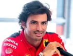 Il pilota della Ferrari Carlos Sainz arresta tre rapinatori, con l’aiuto del suo staff e dei passanti