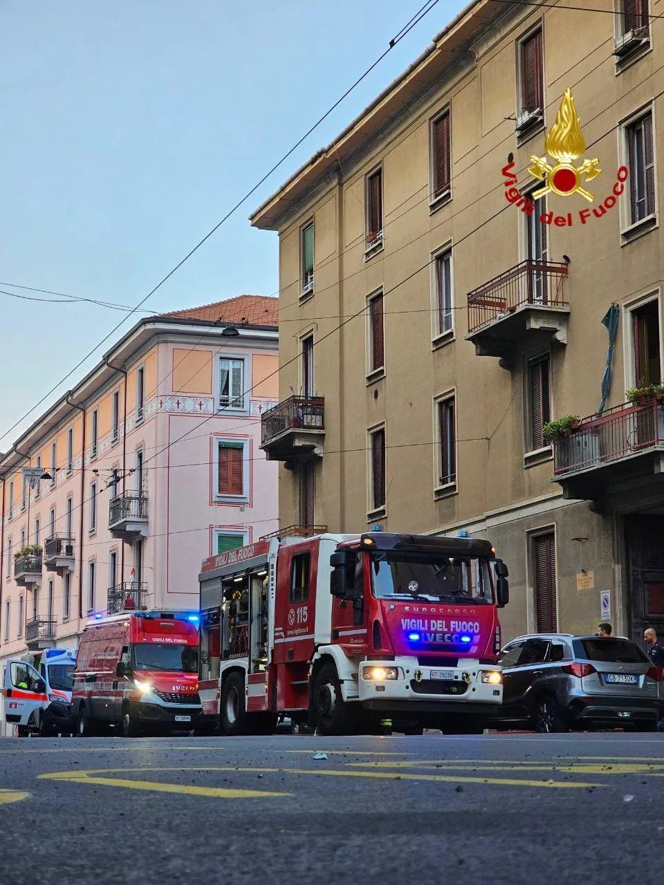 Incendio a Milano, via Lulli