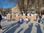 Festa del papà anticipata per i papà separati a Milano e di Puglia. La panchina blu