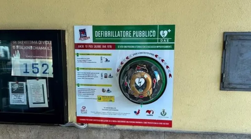 defibrillatore,vandali. Vandali a Parabiago. Danneggiato il defibrillatore di piazza Maggiolini. Ma il Rugby Parabiago lo ripara immediatamente - 30/07/2024