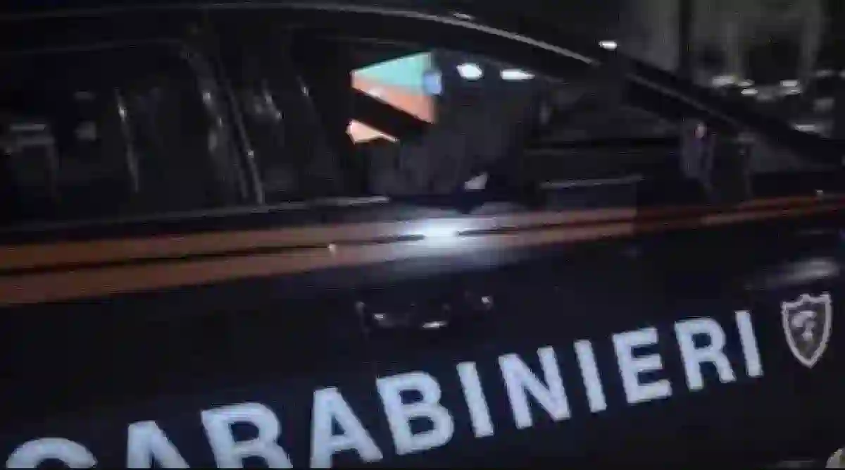 auto dei carabinieri, di notte. Foto di repertorio