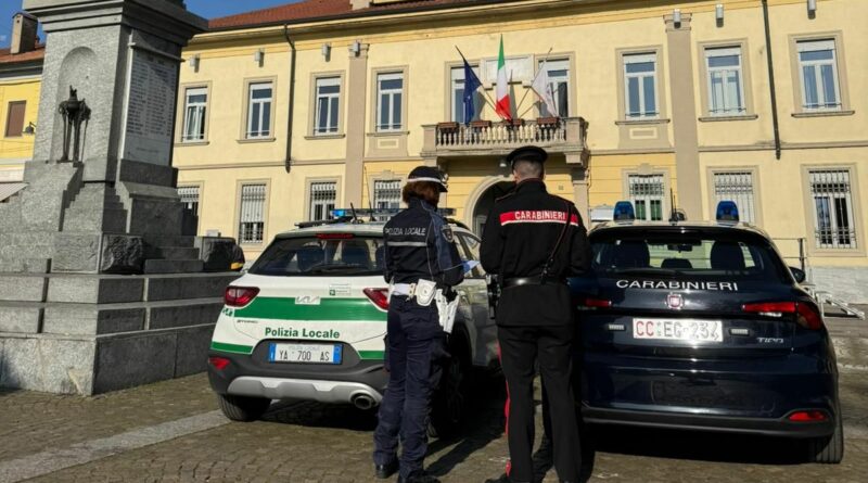 carabinier e polizia locale a cronaredo. Municipio