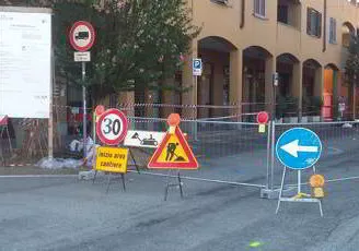 Strada chiusa ma senza alternative. via padre Giuliani a Ossona