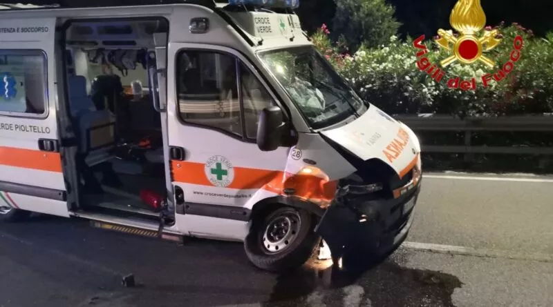 . Auto contro ambulanza. Grave incidente sulla cassanese - 12/08/2019