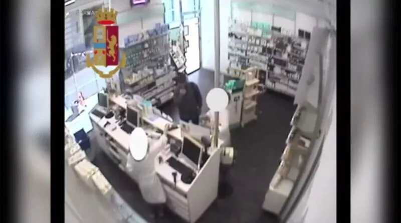 . Rapina in Farmacia. Quasi una al giorno, ma lo fermano i Falchi (Video) - 09/08/2019