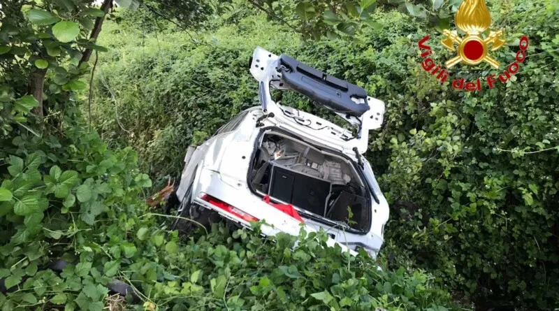 audi bianca vermezzo incidente